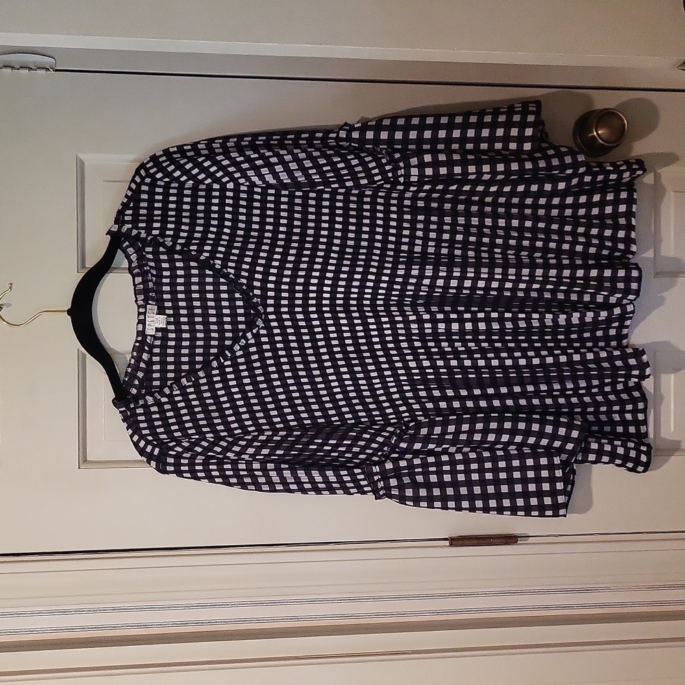 Dillard's like new blouse